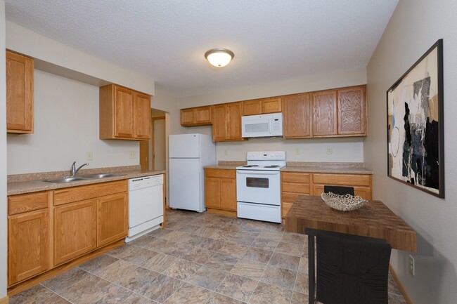 Fargo, ND Birchwood 2 apartamentos | Cocina - Birchwood 2