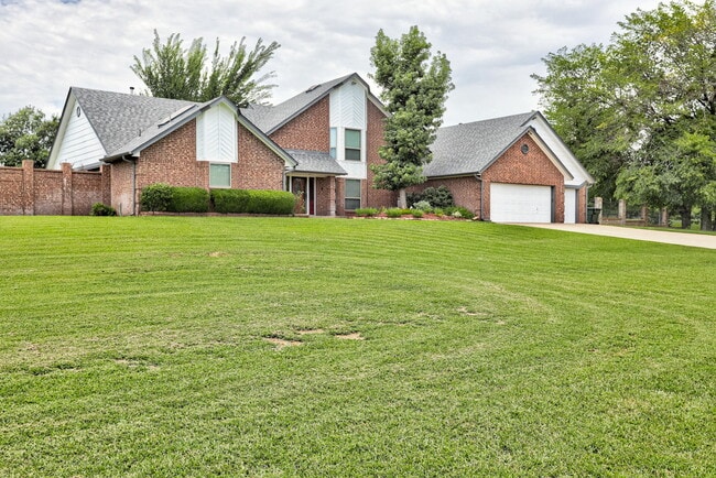 Building Photo - 1340 Bryant Cir
