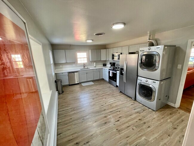 Building Photo - 7001 Coolridge Dr