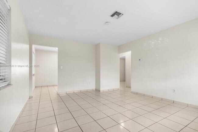 Foto del edificio - 5833 Taylor St