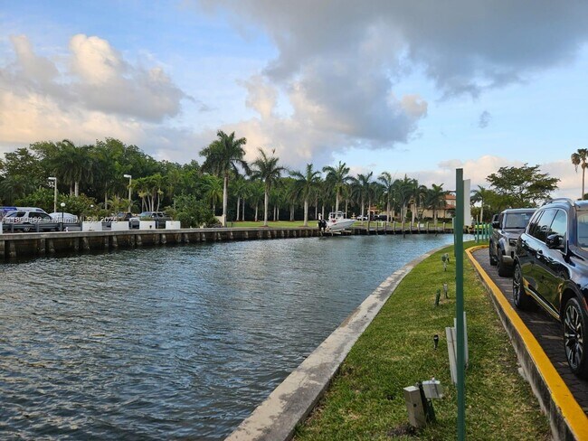 Foto del edificio - 1800 NE 114th St