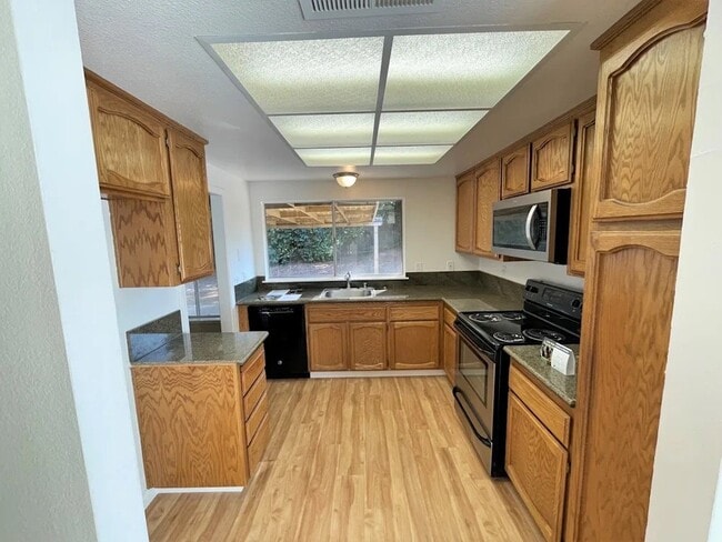 Foto del edificio - 4886 Birkdale Cir