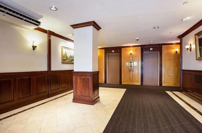 Foto del edificio - 10 Huron Ave