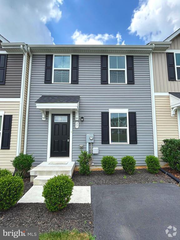Building Photo - 57 Sebago Pl