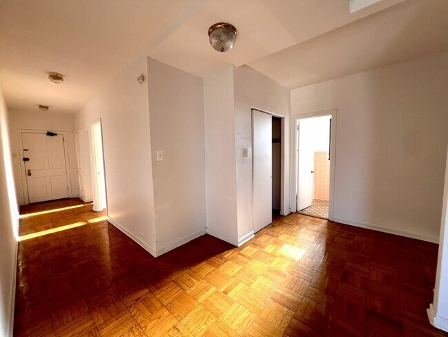 Foto del edificio - 6230 N Kenmore Ave