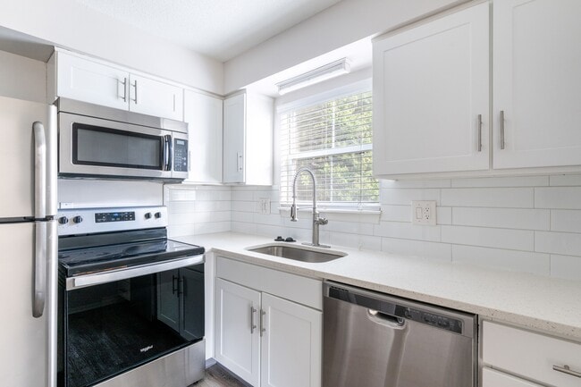 Building Photo - Corinth Paddock