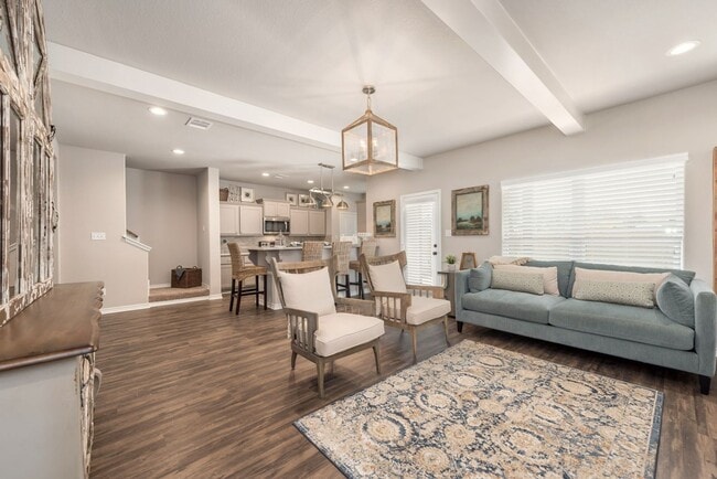 Foto del edificio - Now Pre-Leasing for June 2026! Well Appointed Townhomes with Fenced Backyards Close to Bus Stop &...