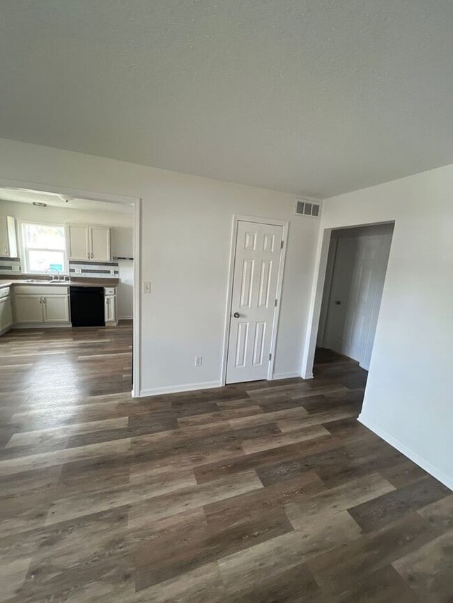 Building Photo - 904 Randolph St