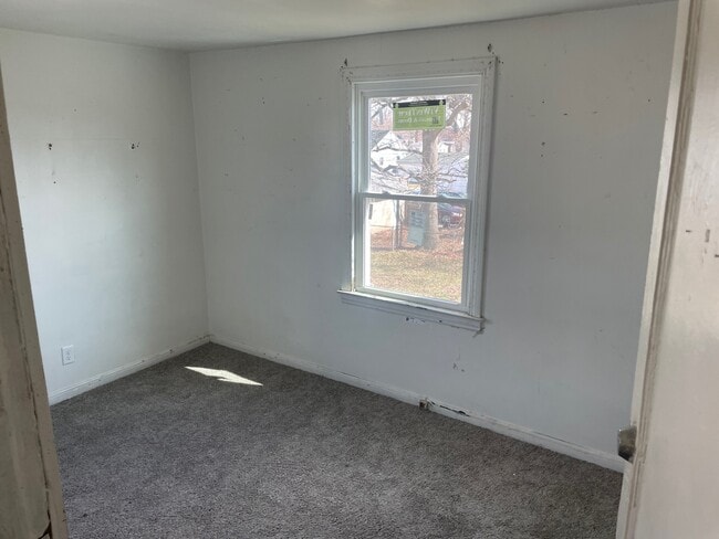 Building Photo - 400 E Parkland Ave