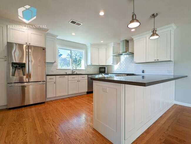 Building Photo - 3 br, 2 bath House - 540 West Hillsdale Blvd.