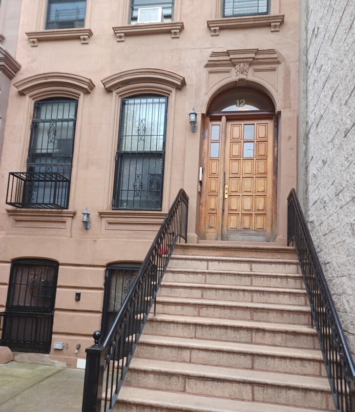 !@ East 129th Street - 12 E 129th St