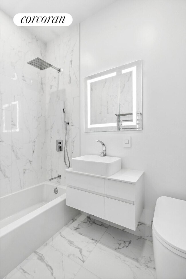 Foto del edificio - 305 W 72nd St