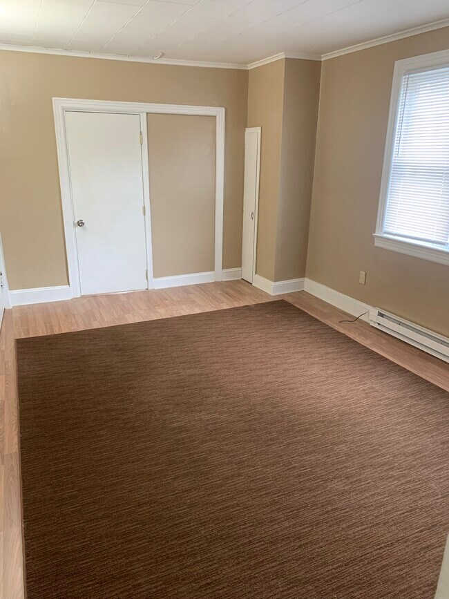 Living Room - 1216 W Norwegian St
