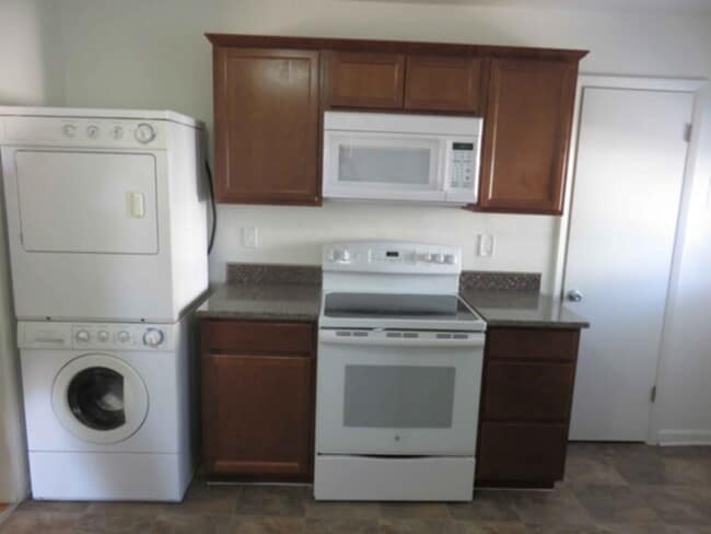 Building Photo - 1585 S Vallejo St