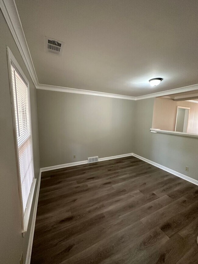 Foto del edificio - Newly Renovated 4 Bedrooms in Bartlett- Br...