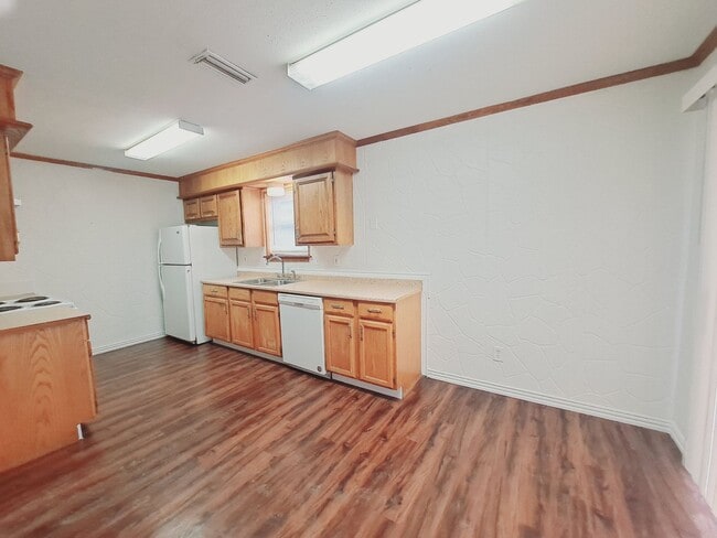 Foto del edificio - Affordable 3/2/1 Available Now!