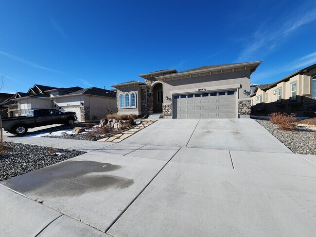 Building Photo - 4 Bed 4 Bath Located in Wolf Ranch!