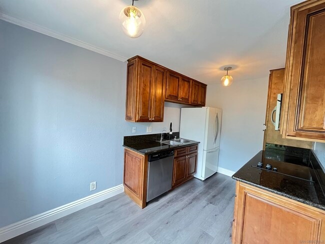 Building Photo - 8581 Villa La Jolla Dr