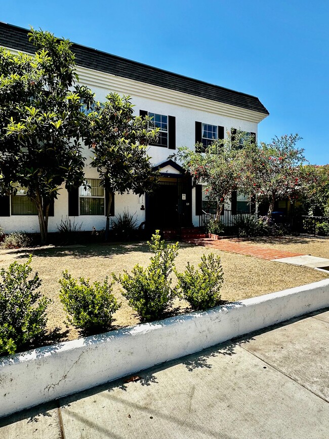 Building Photo - 227 N Adams St