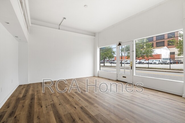 Building Photo - 33 West St Clair Street