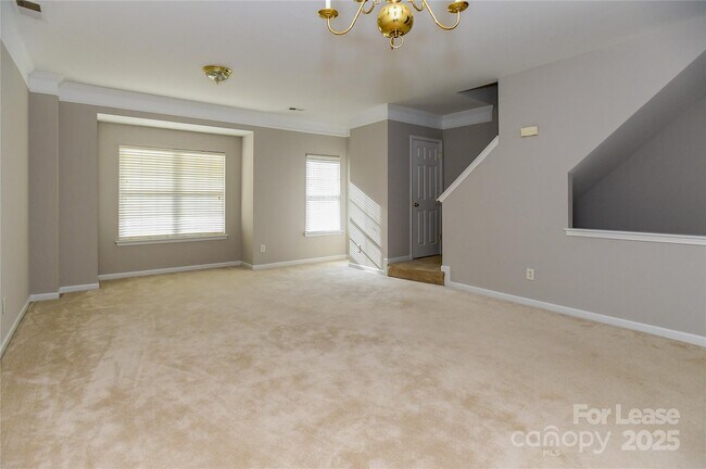 Foto del edificio - 332 Rock Ridge Ln