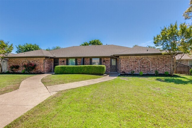 Building Photo - 2822 Clear Springs Dr