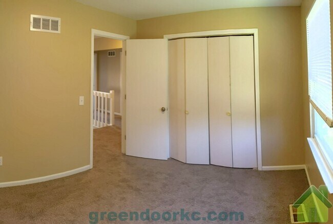 Building Photo - 633 S Penrose Ln