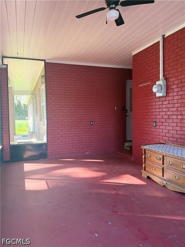 Foto del edificio - 48 Harbor Cir