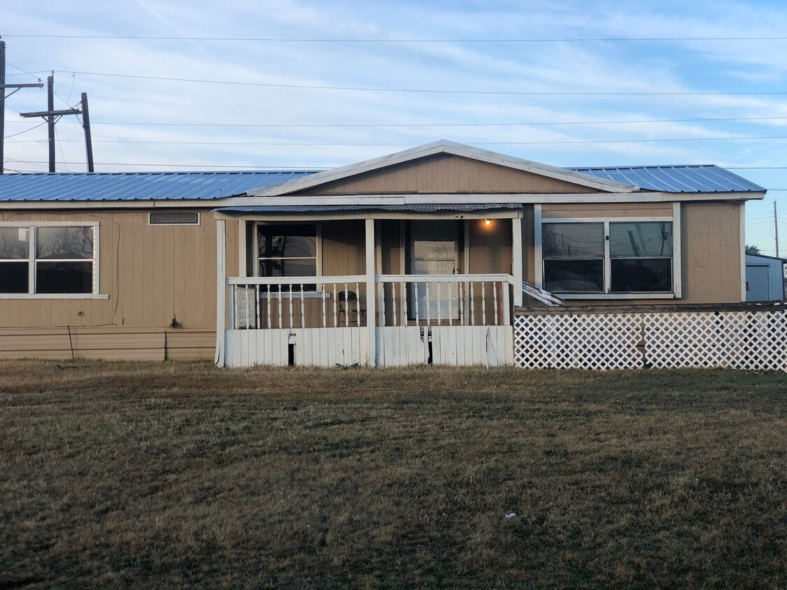 Tye, TX Trailer house; 3/2 - Tye, TX  Trailer house; 3/2