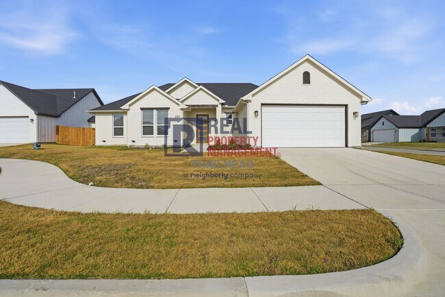 Foto del edificio - Luxury-Inspired 4-Bedroom Home with Distinctive Interior Design