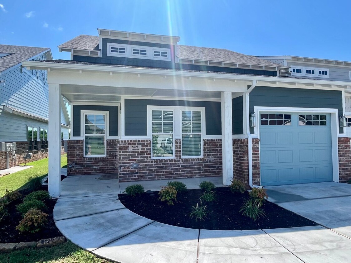 Primary Photo - Large 1 Bed, 1 Bath in Beautifully Well-Ma...