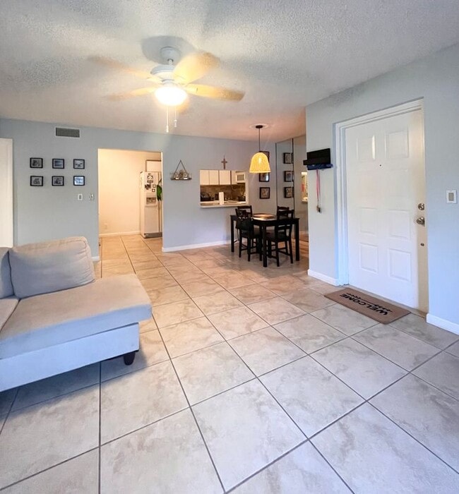 Building Photo - 2114 SW Silver Pine Way
