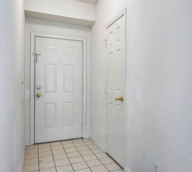 Building Photo - 9410 Links Ln