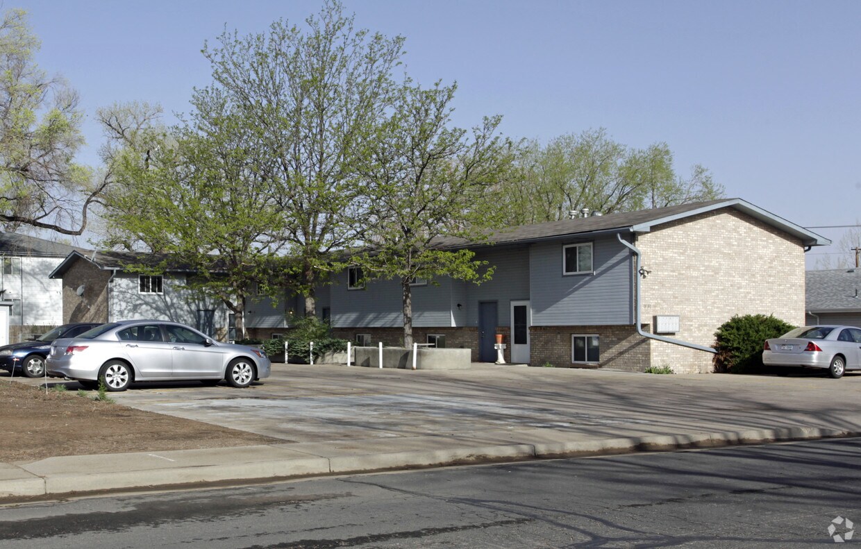 Primary Photo - 3711 Carson Ave