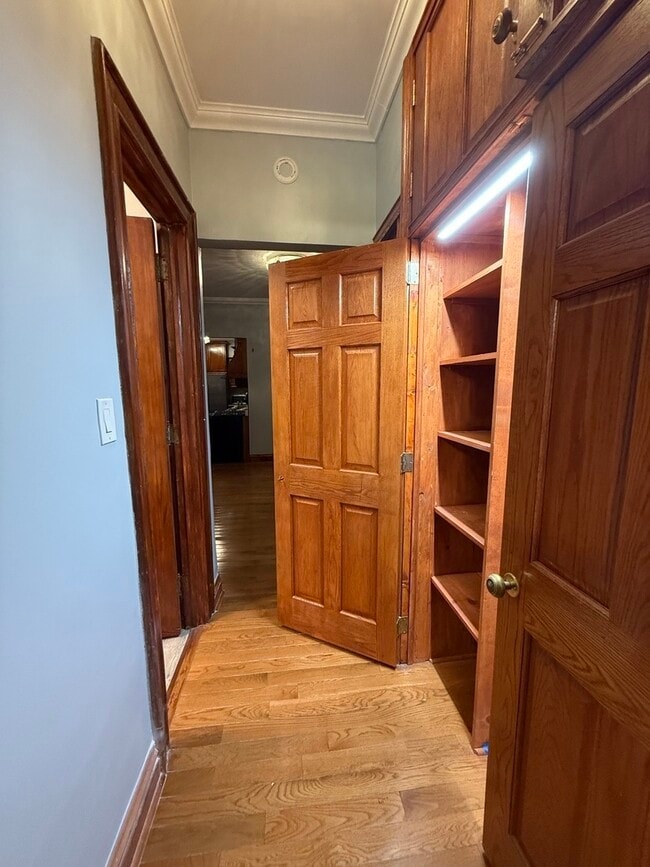 Building Photo - 5300 S Shore Dr