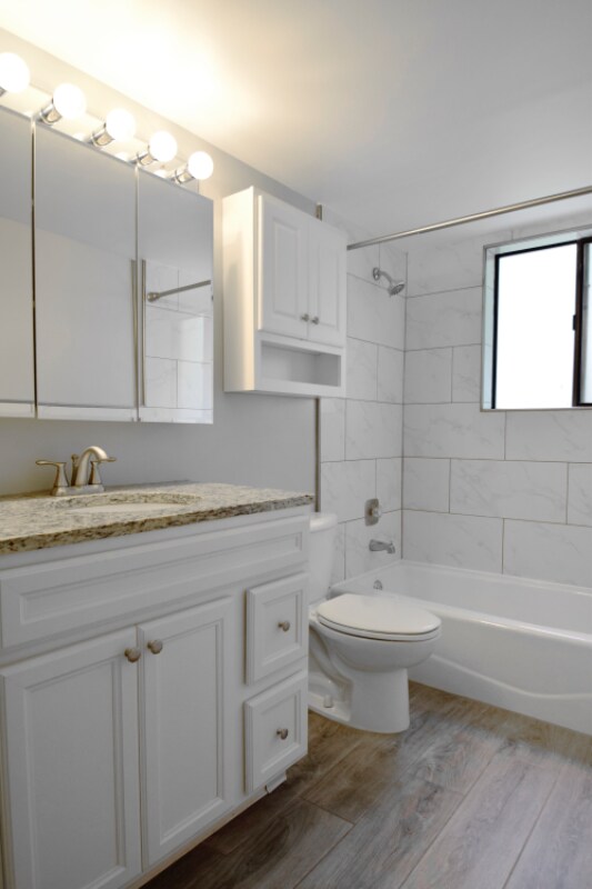 15 E Maple St Unit 1 bedroom.1 bath, Lombard, IL 60148 Room for Rent