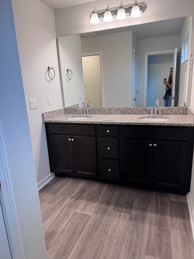 Building Photo - 4555 Dillon Mill Dr