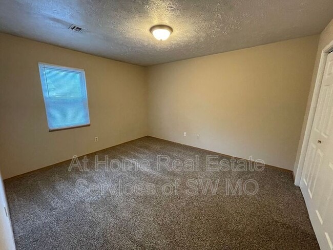 Foto del edificio - 1306 E McDaniel St