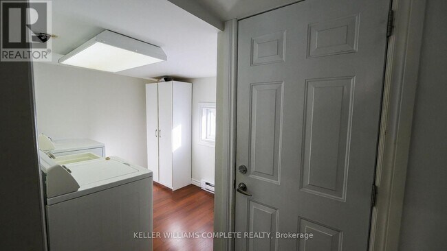 Building Photo - 119 Markland St