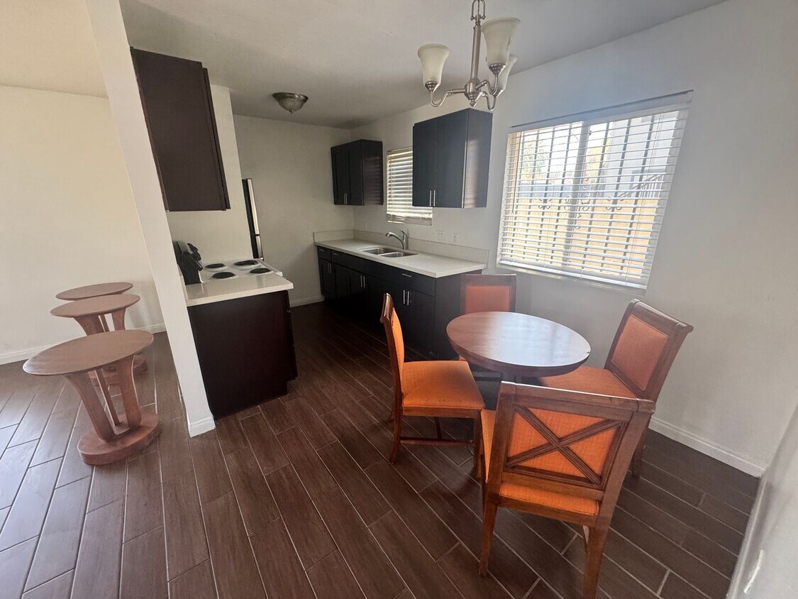 Foto principal - 2625 S Van Patten St