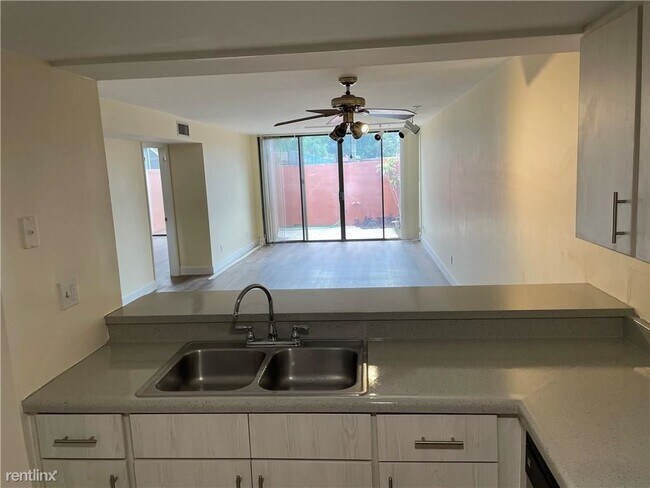 Building Photo - 3 br, 2 bath Townhome - 10236 Greenhouse Rd