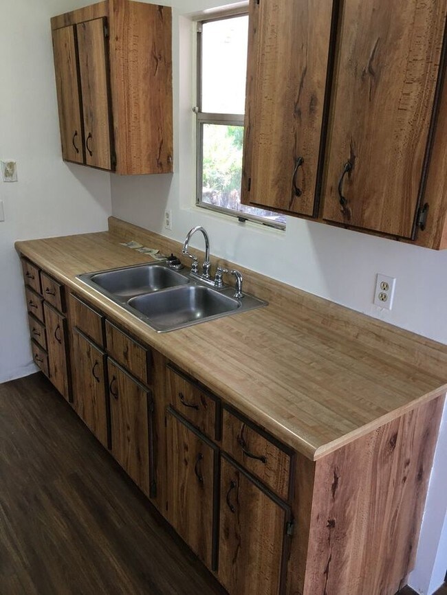 Building Photo - 3/1 For Rent in Deland for $1,300/mo