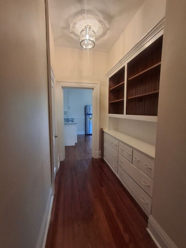 Foto del edificio - Historic district apartment home available...