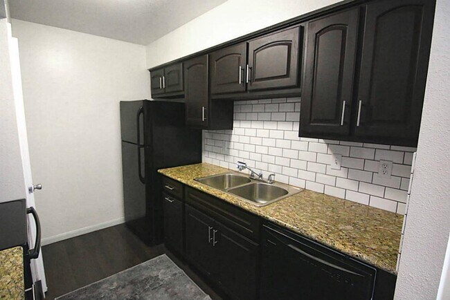 Building Photo - 5550 N Braeswood Blvd