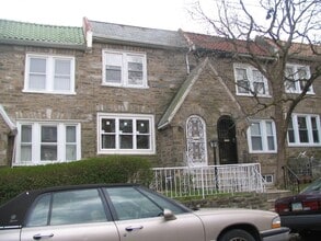 Building Photo - 5726 Woodcrest Ave