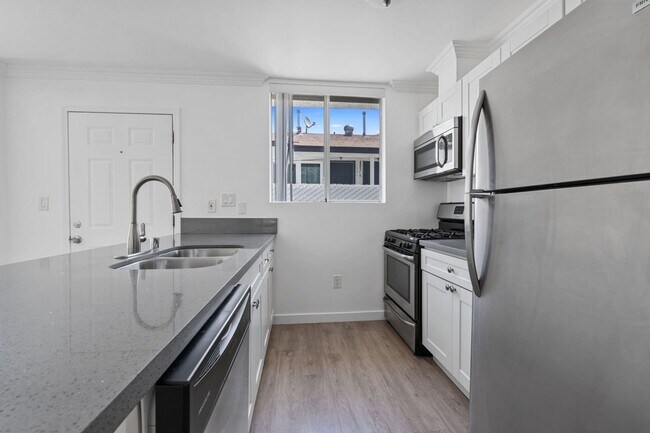 Foto del edificio - 6042 Barton Ave