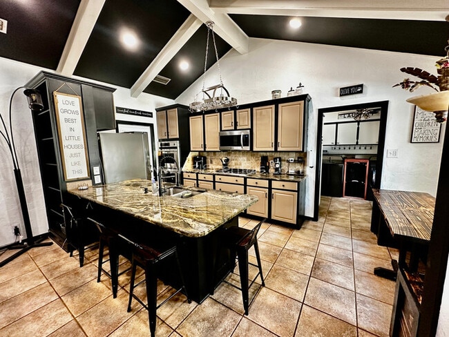 Building Photo - 7313 Camelback Dr