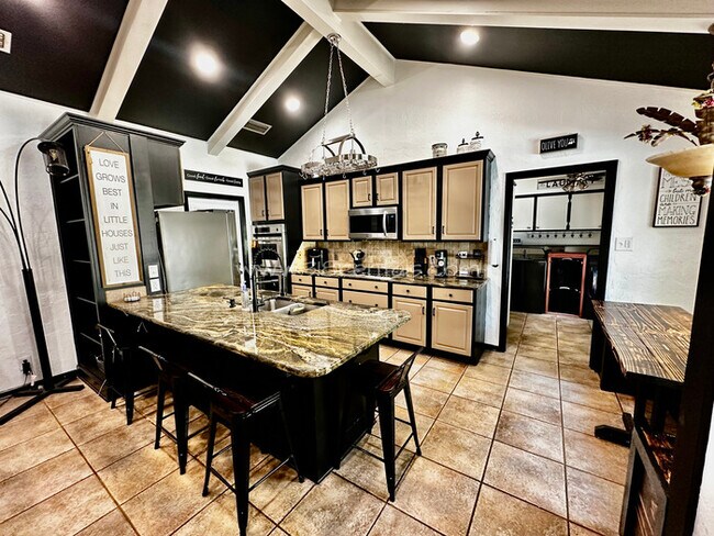 Foto del edificio - 7313 Camelback Dr