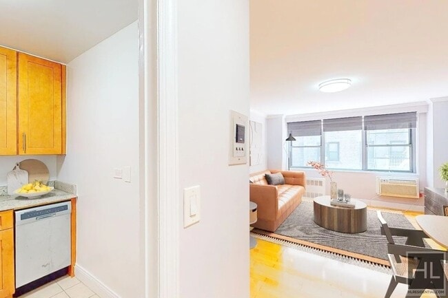 Building Photo - 1 bedroom 1 bathroom with washer and dryer West 97th Street