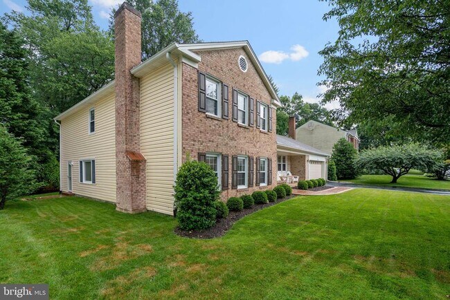 Building Photo - 1719 Larkmeade Dr